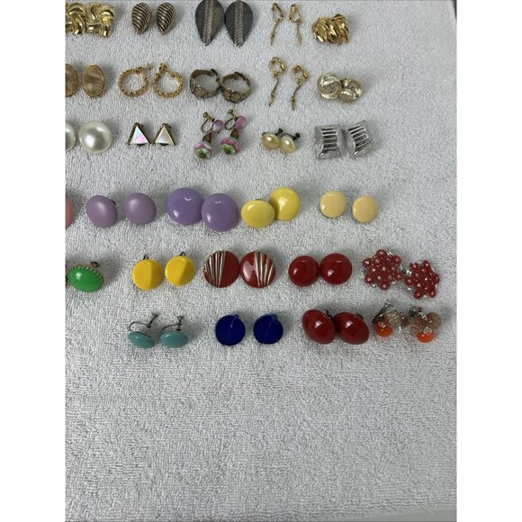 Vintage Lot Of Clip On & Screwback Earrings Over 60 Pairs - Picture 9 of 9